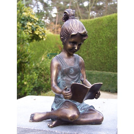 Bronzen beeld Klein lezend meisje 18x10x10cm