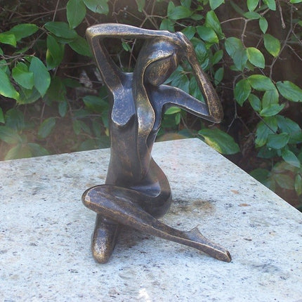 Estatua de bronce Mujer sentada 24x17x18cm