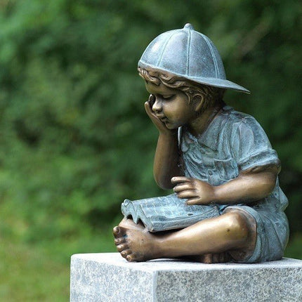 Bronzen beeld Lezende jongen 29x24x25cm - Doika - Bronzen beeld - Doika - 5410807015506 - AN0143BR-V