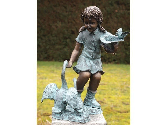 Bronzen beeld Meisje met ganzen 54x40x20cm - Doika - Bronzen beeld - Doika - 5410807010631 - AN1063BRW-V-F