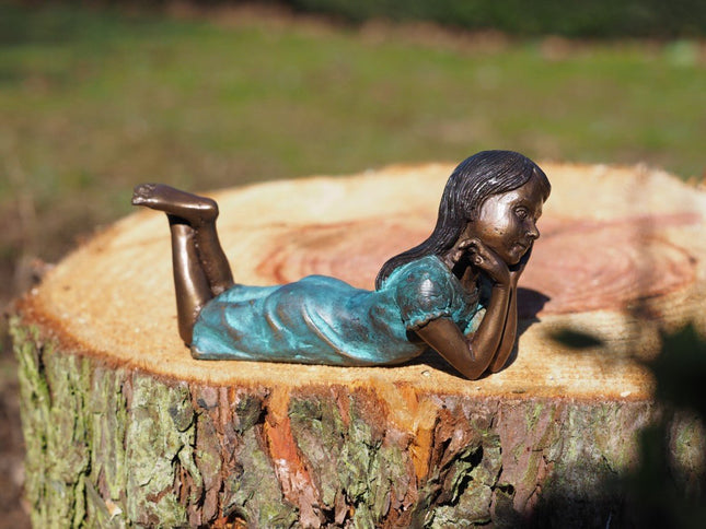 Bronzen beeld Meisje met hand aan kin 7x5x15cm - Doika - Bronzen beeld - Doika - 5410807014912 - BS1491B