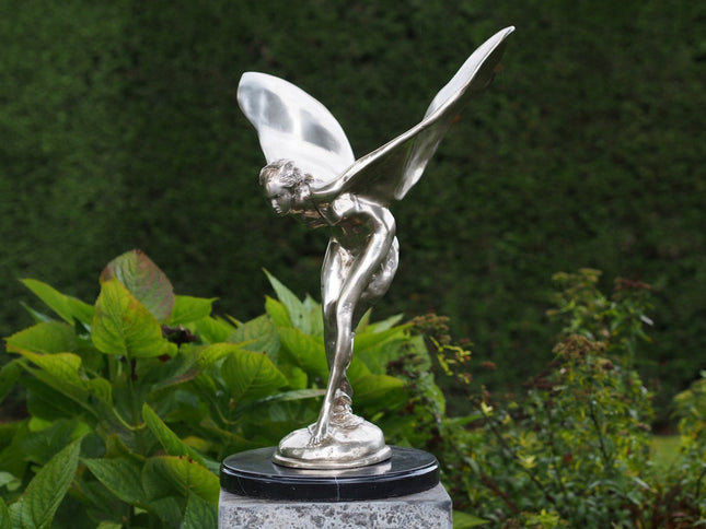 Bronzen beeld Vliegende vrouw verzilverd 49x39x30cm - Doika - Bronzen beeld - Doika - 5410807041826 - AN4182BR-SI