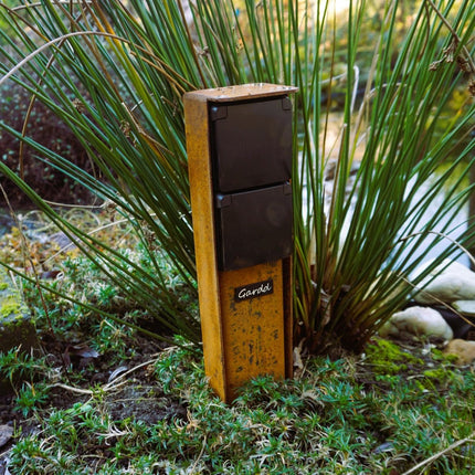 GARDD Stopcontact paaltje cortenstaal 8x5x50cm (DxBxH) - Doika - Stopcontact paaltje - Gardd - 